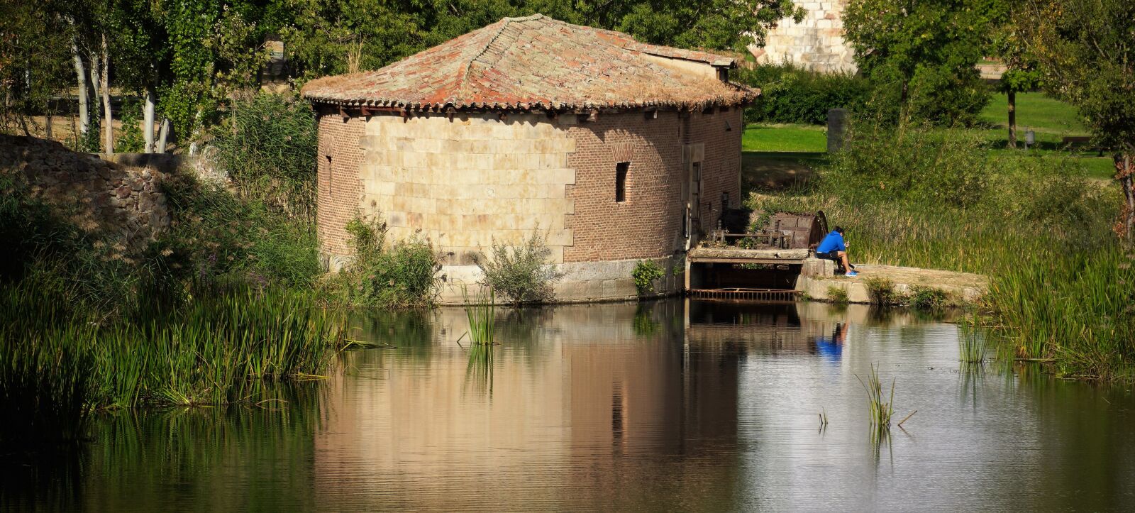 Sony Alpha NEX-7 sample photo. Mill, house, lake photography
