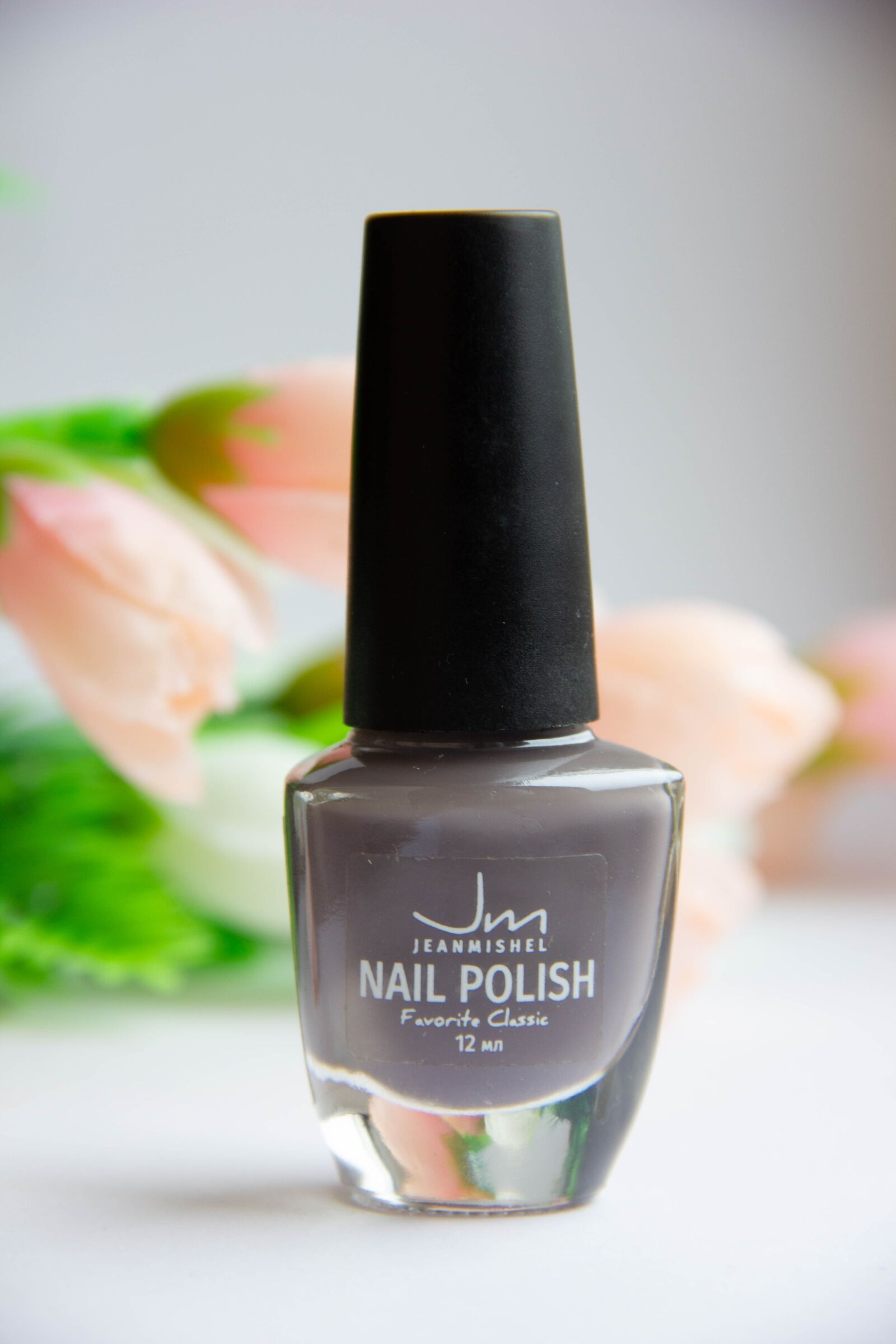 Canon EF-S 18-135mm F3.5-5.6 IS sample photo. Nail gel, beauty, manicure photography