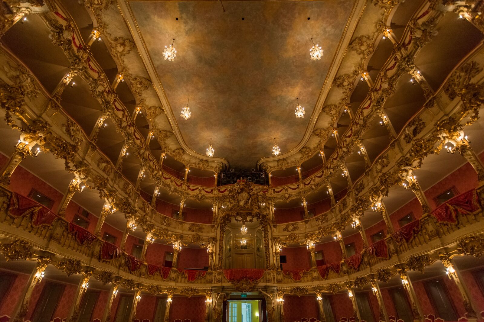 Canon EF 17-40mm F4L USM sample photo. Munich, theatre, theater photography