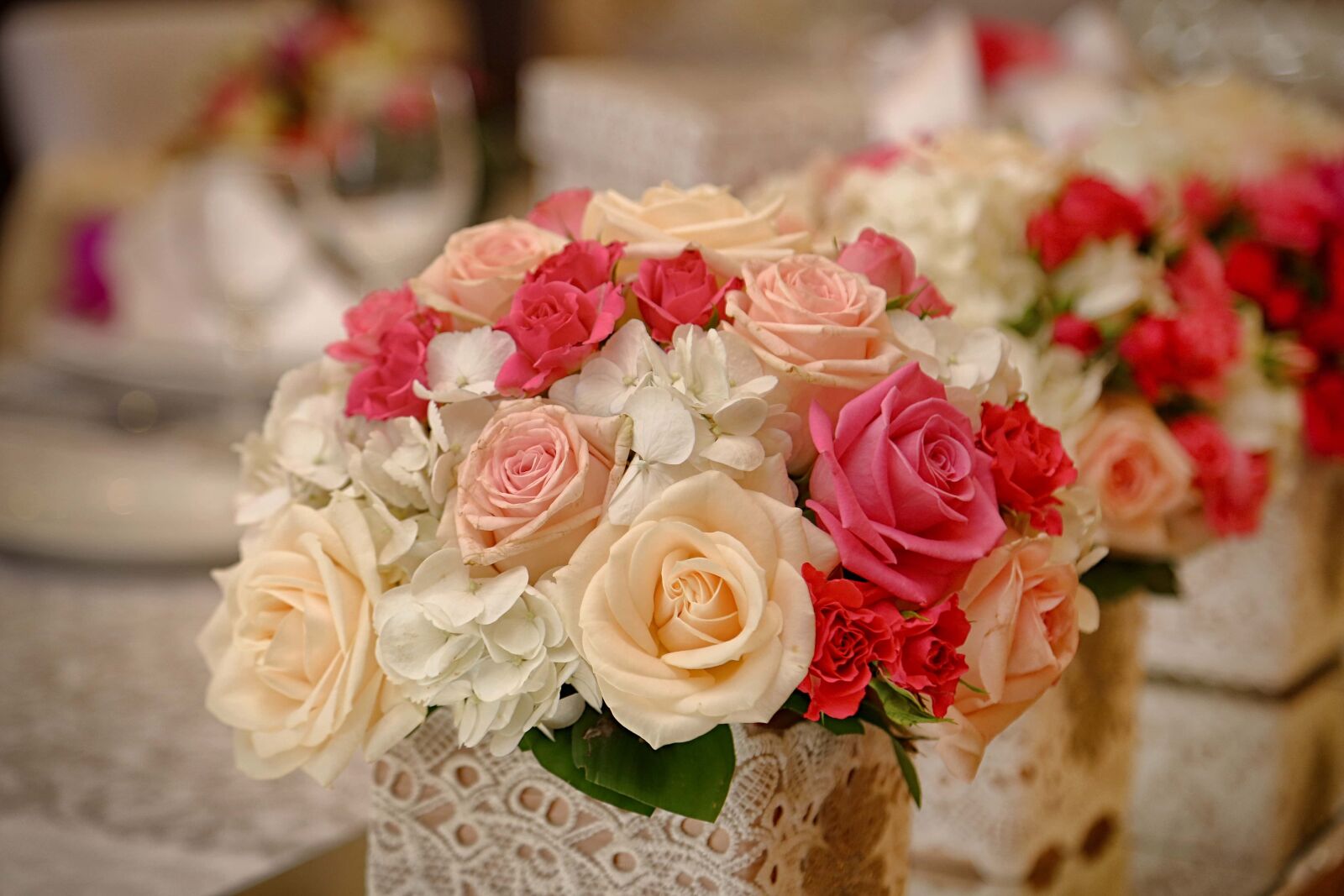 Canon EF 24-105mm F4L IS USM sample photo. Bouquet, reception, mirror, arrangement photography