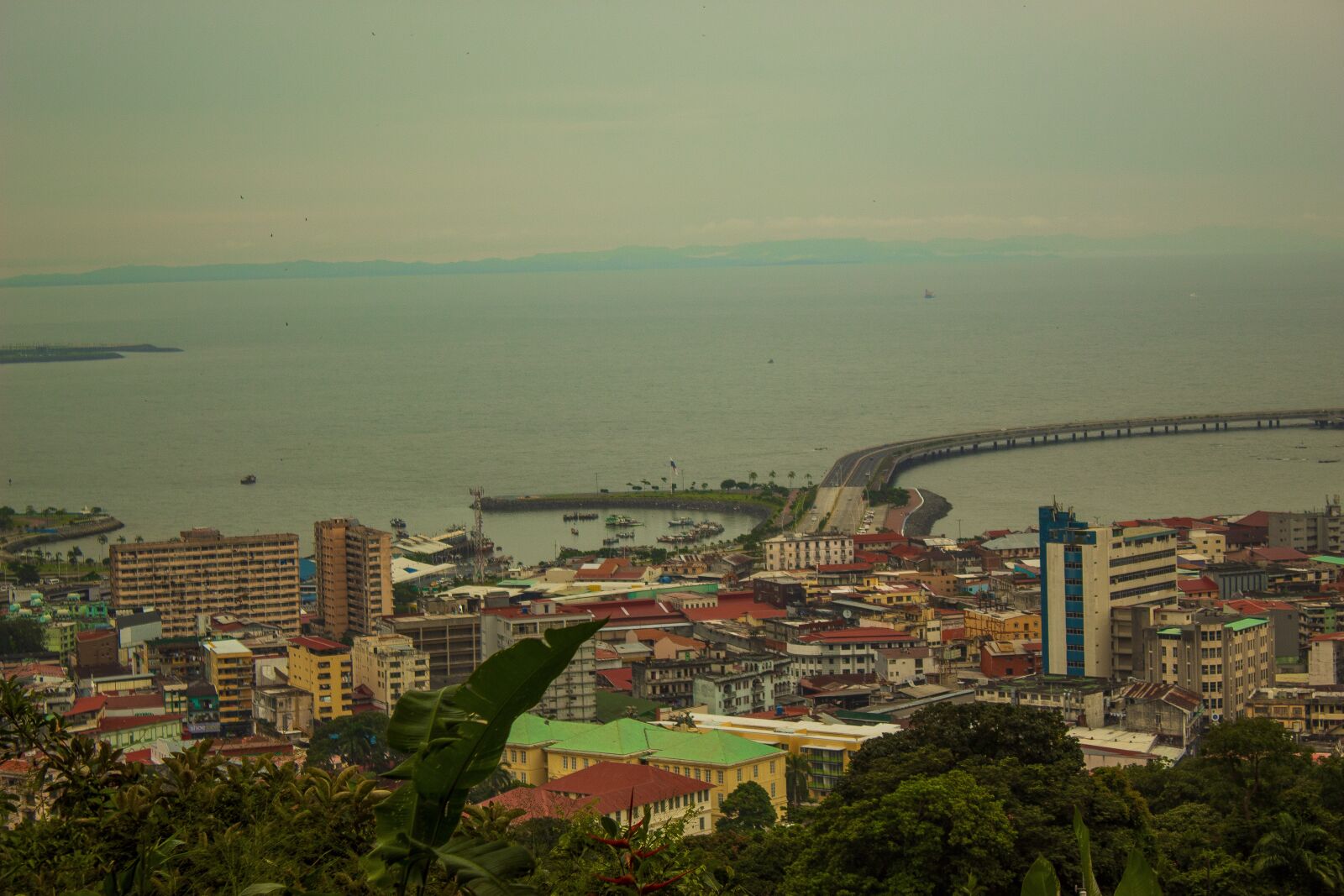 Canon EOS 1300D (EOS Rebel T6 / EOS Kiss X80) sample photo. Ciudad, panama, urbano photography