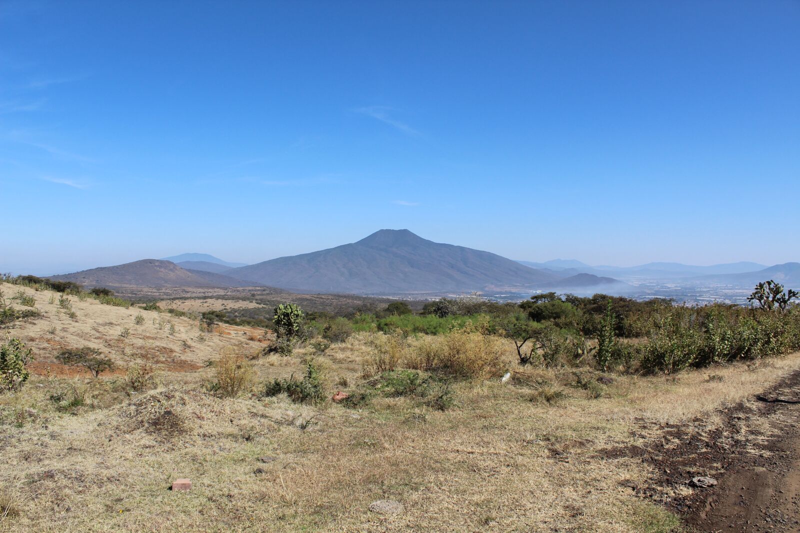 Canon EOS 1300D (EOS Rebel T6 / EOS Kiss X80) sample photo. Mountain, sky, landscape photography