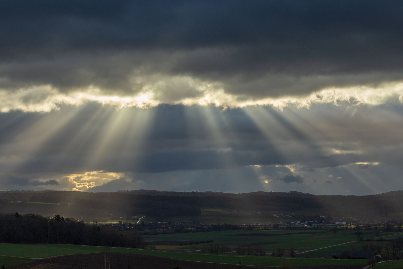 Canon EOS 6D Mark II sample photo. Rays, clouds, sunbeam photography