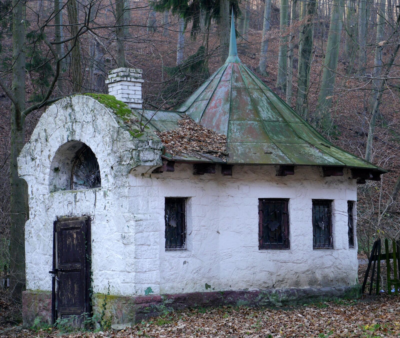 Panasonic Lumix DMC-G6 sample photo. Chapel, forest, autumn photography