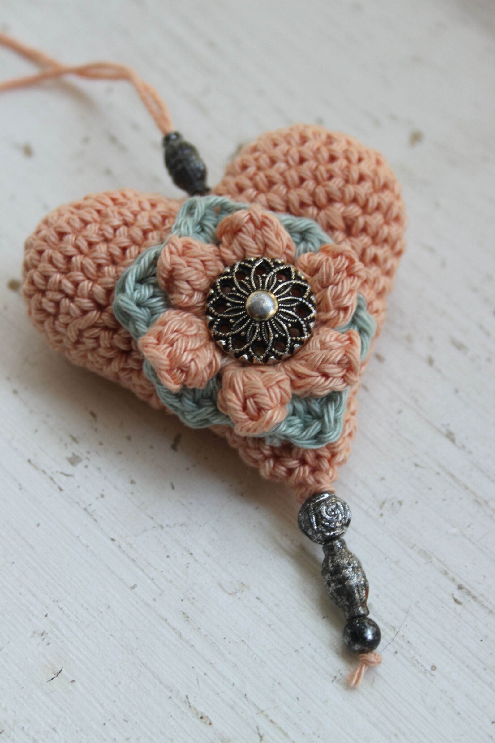 Canon EOS 500D (EOS Rebel T1i / EOS Kiss X3) sample photo. Vintage, heart, hooks photography
