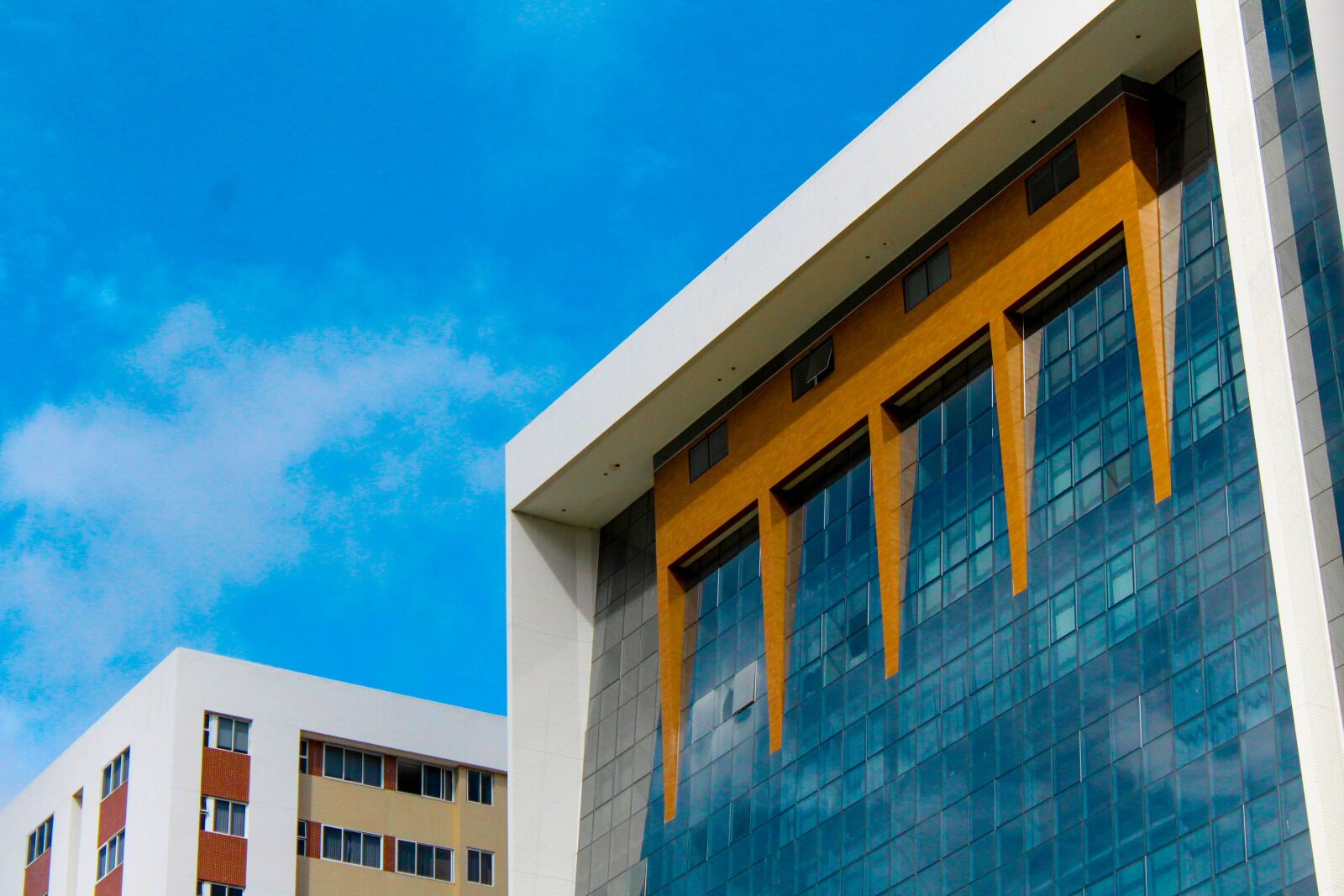 Canon EOS 1200D (EOS Rebel T5 / EOS Kiss X70 / EOS Hi) sample photo. Building, ceu, architecture photography