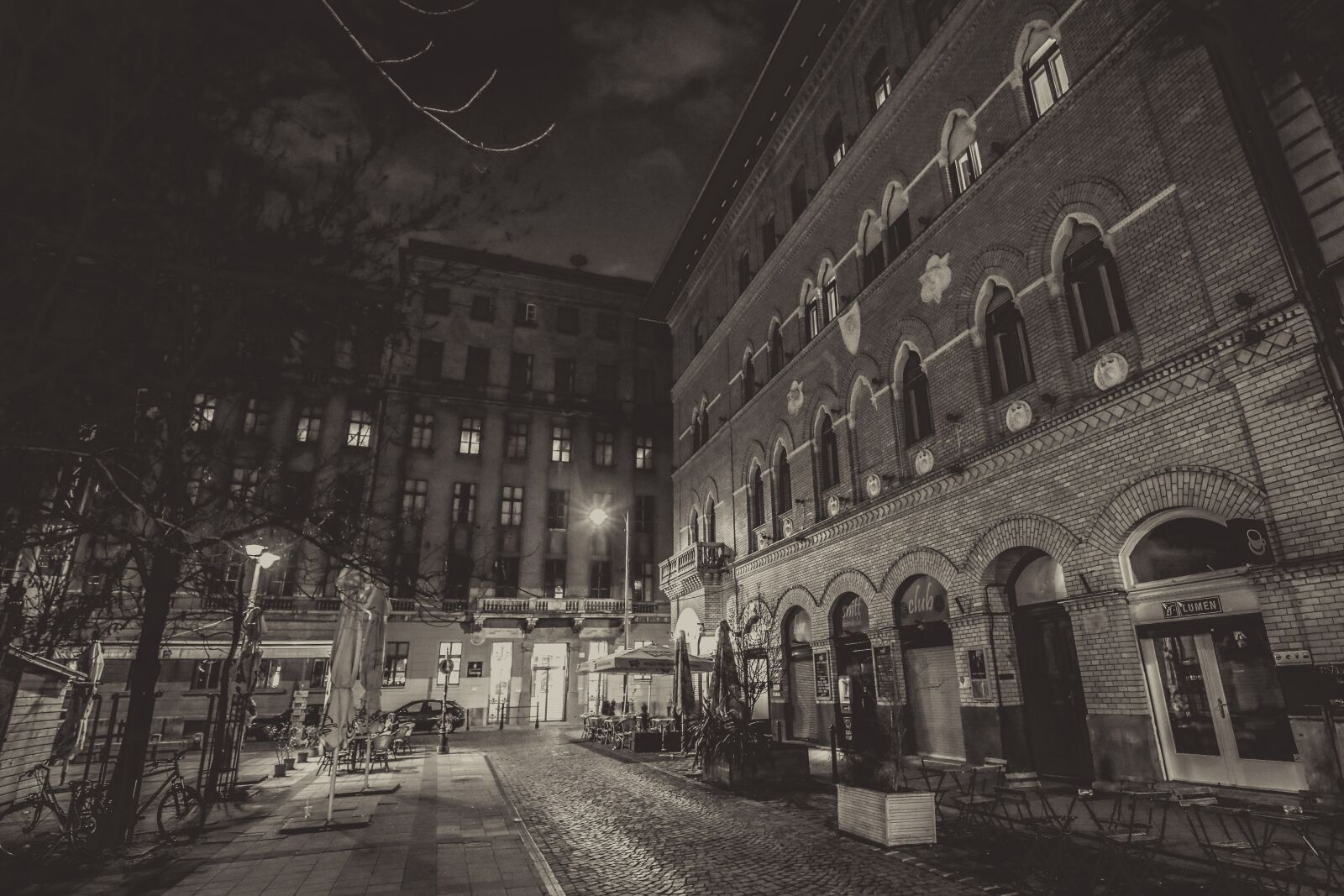 Canon EF 16-35mm F4L IS USM sample photo. Budapest, at night, city photography