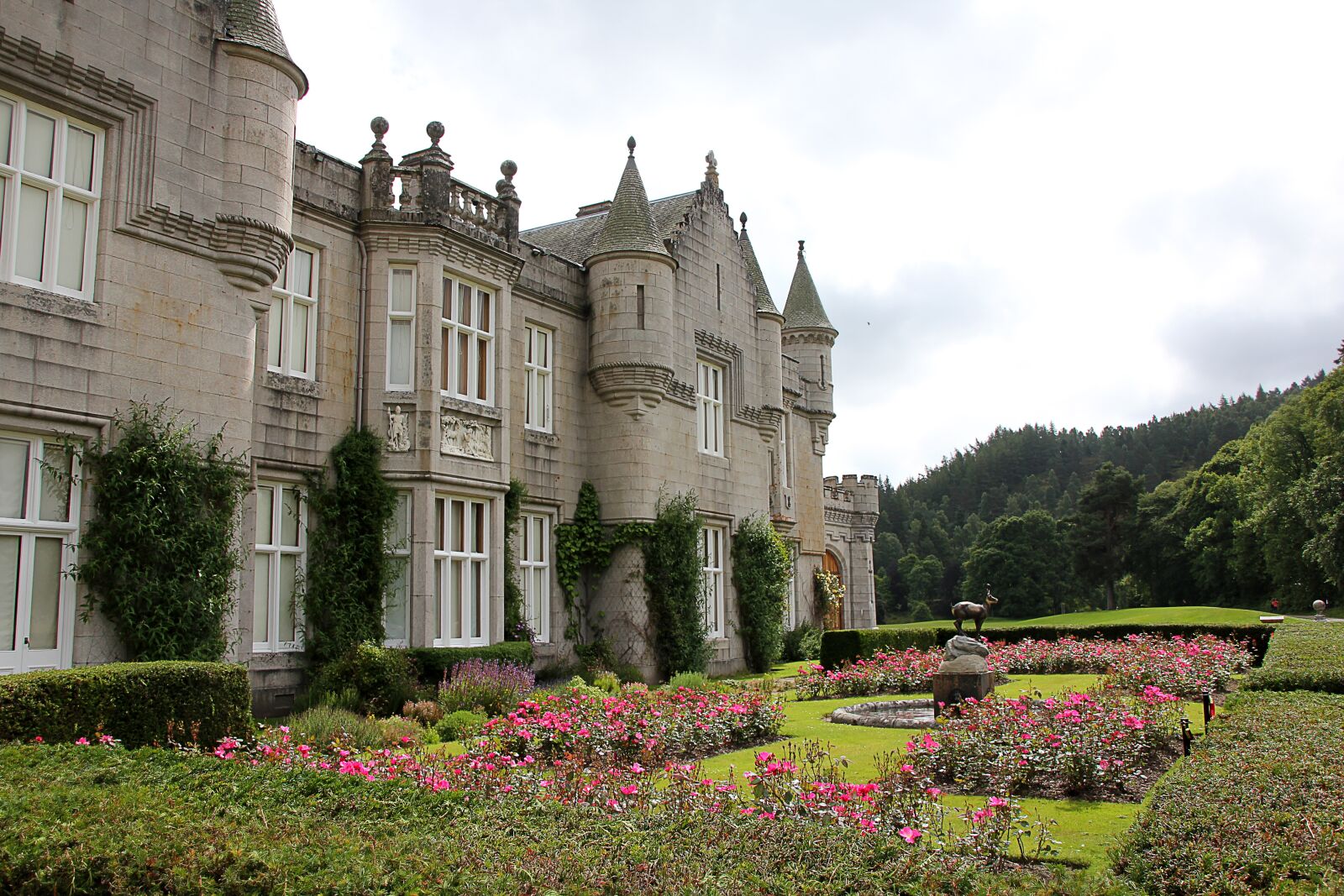 Canon EOS 550D (EOS Rebel T2i / EOS Kiss X4) sample photo. Scotland, balmoral, castle photography