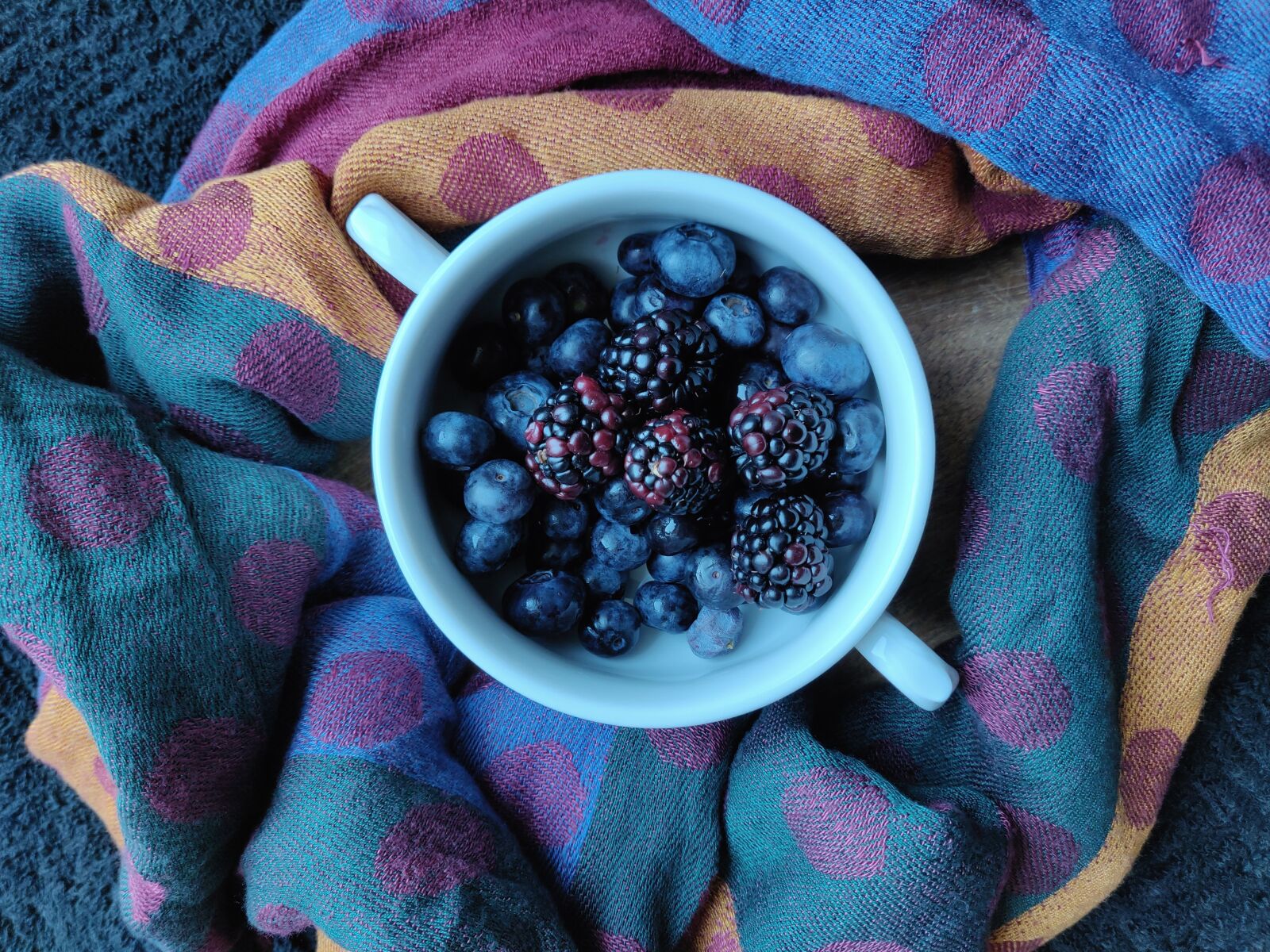 OnePlus A6000 sample photo. Cup of berries, good photography