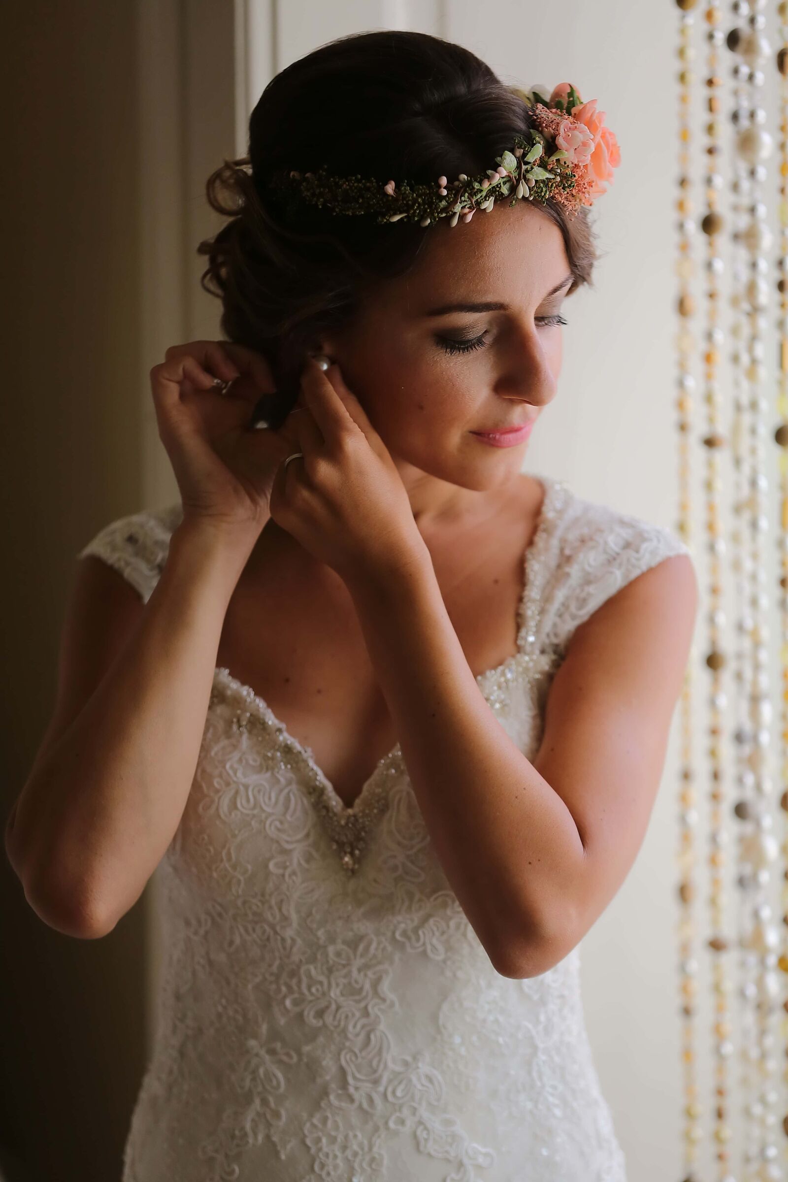 Canon EOS 5D Mark III sample photo. Bride, earrings, wedding dress photography