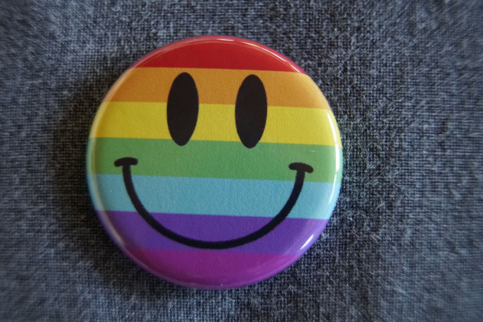 Sony a7R II sample photo. Smiley, rainbow, button photography