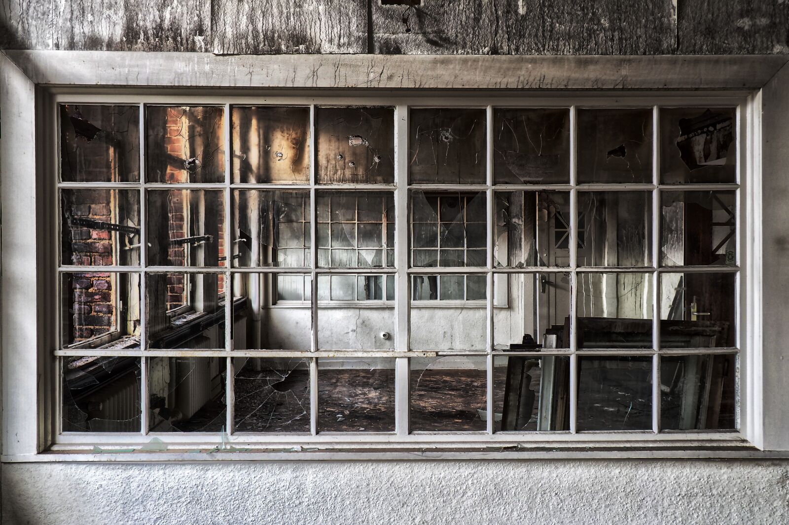 Olympus OM-D E-M10 sample photo. Window, house, architecture photography