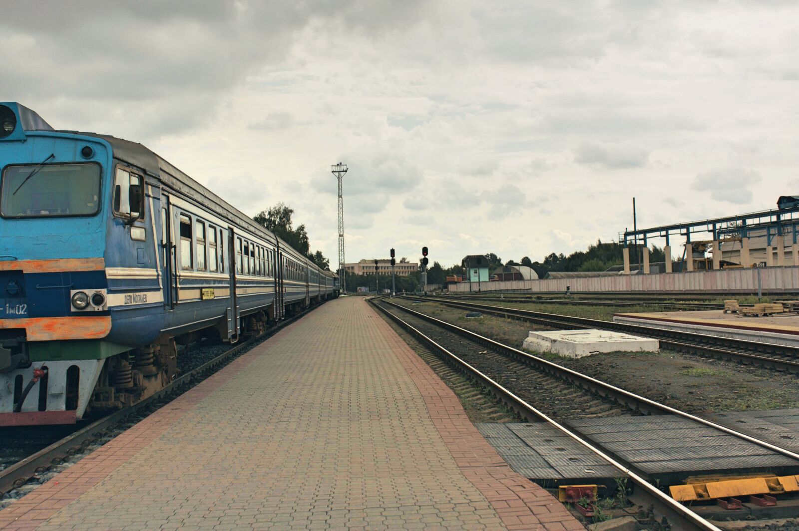 Canon EOS 450D (EOS Rebel XSi / EOS Kiss X2) sample photo. Train, railway, diesel photography