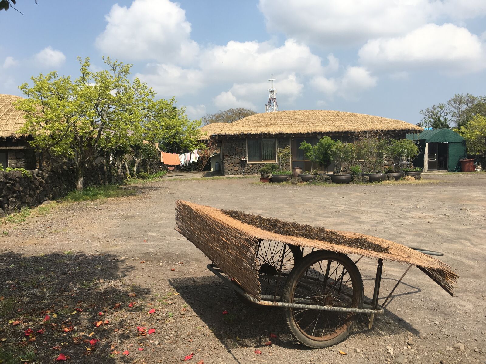Apple iPhone 6s sample photo. Jeju island, traditional house photography