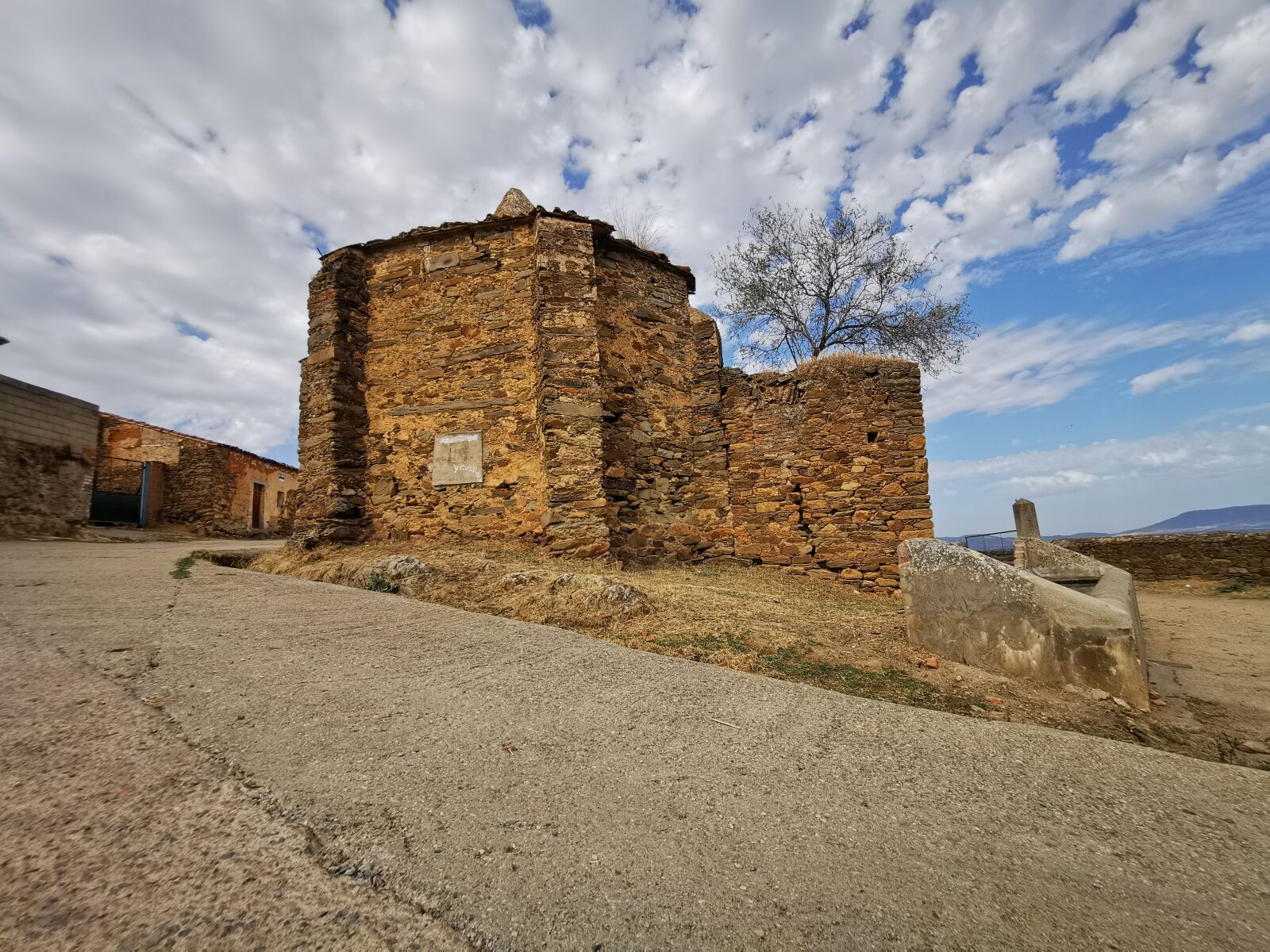 HUAWEI P30 Pro sample photo. Hermitage, abandoned, ruin photography