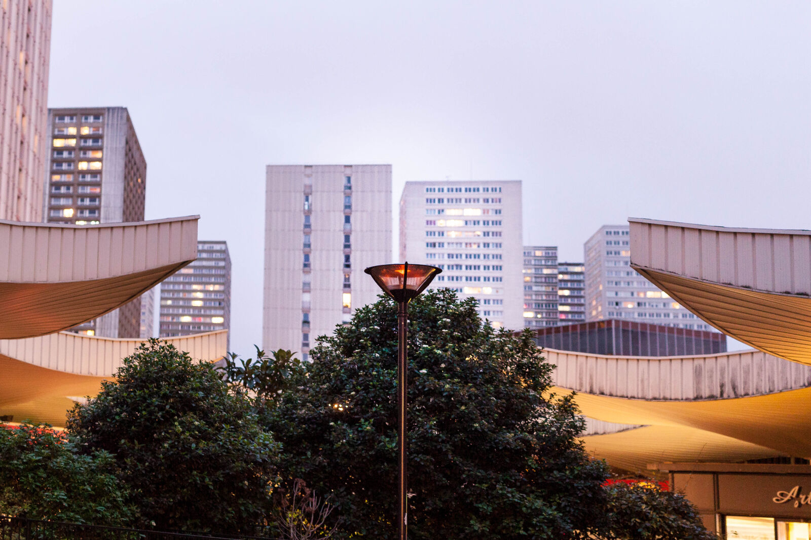 Canon EOS 5D Mark II + Sigma 50mm F1.4 EX DG HSM sample photo. Buildings, city, lamp, scenery photography