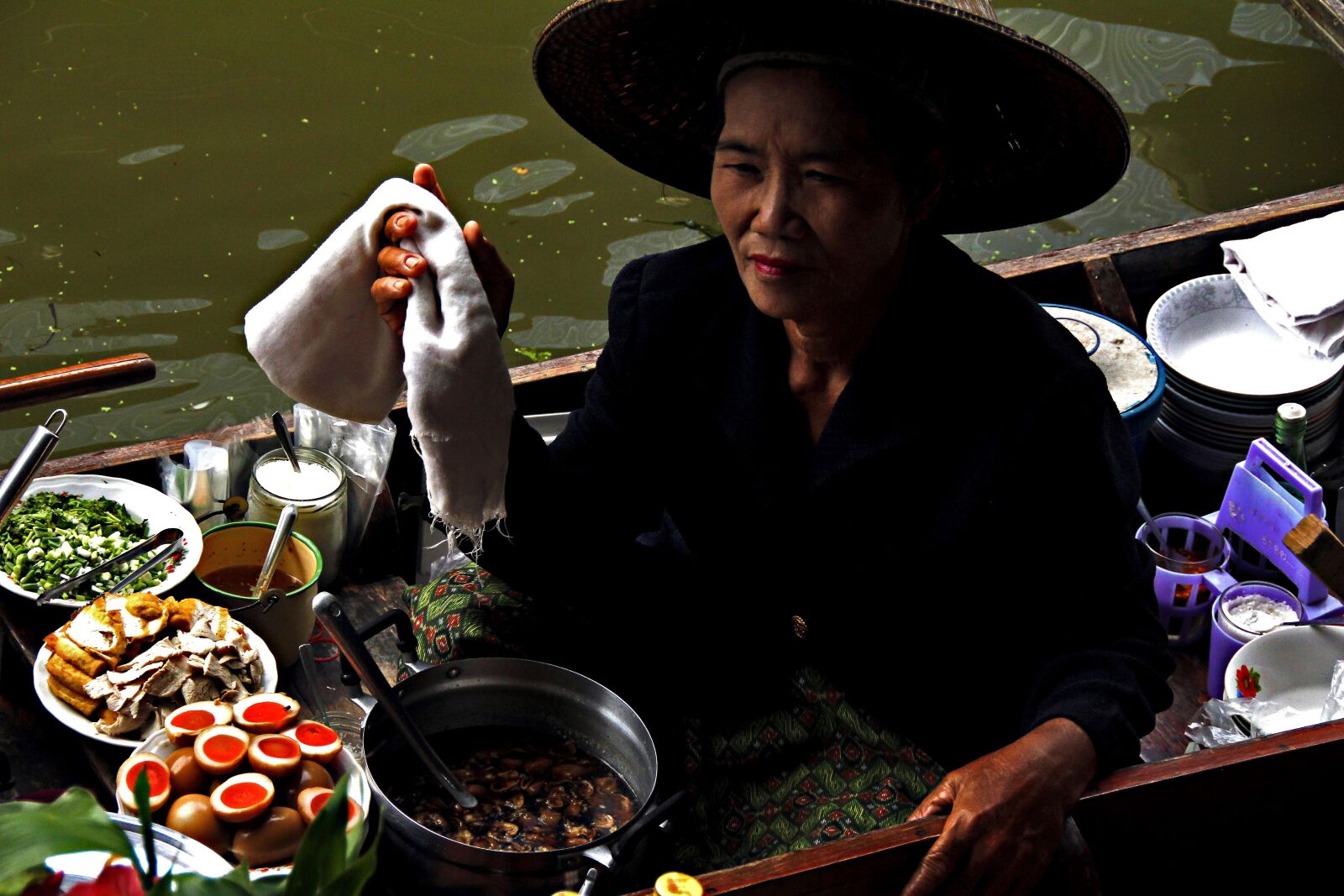 Canon EOS 60D sample photo. Women, worker, working photography