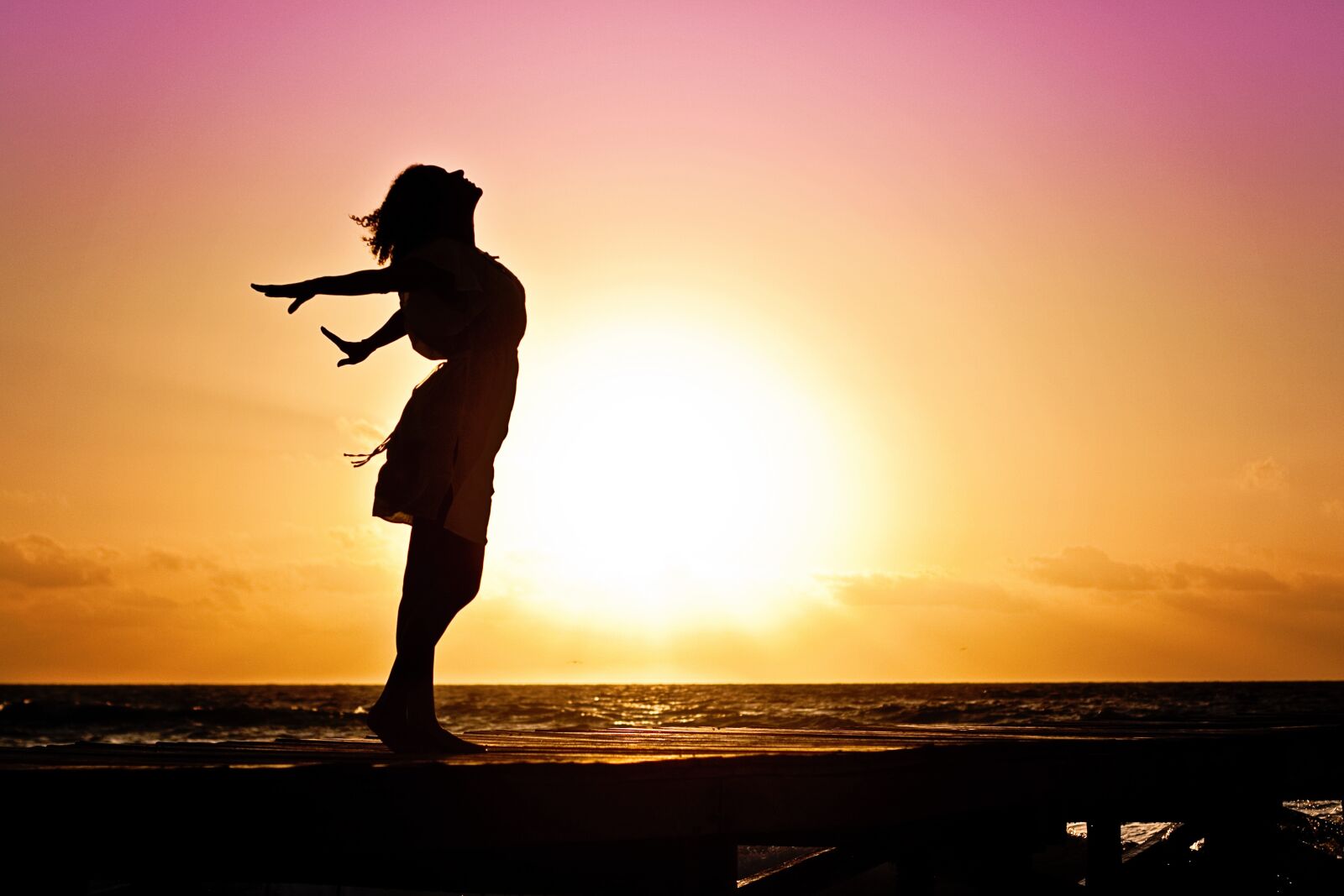 Canon EOS 450D (EOS Rebel XSi / EOS Kiss X2) sample photo. Beach, woman, sunrise, silhouette photography