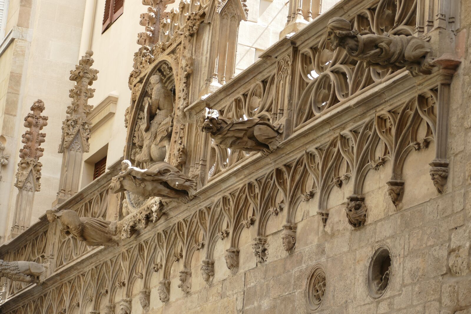 Panasonic Lumix DMC-FZ1000 sample photo. Barcelona, spain, architecture photography