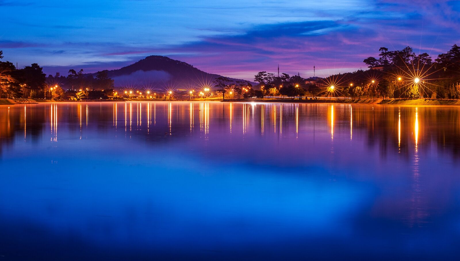 Nikon D700 sample photo. Green, light yellow, lake photography