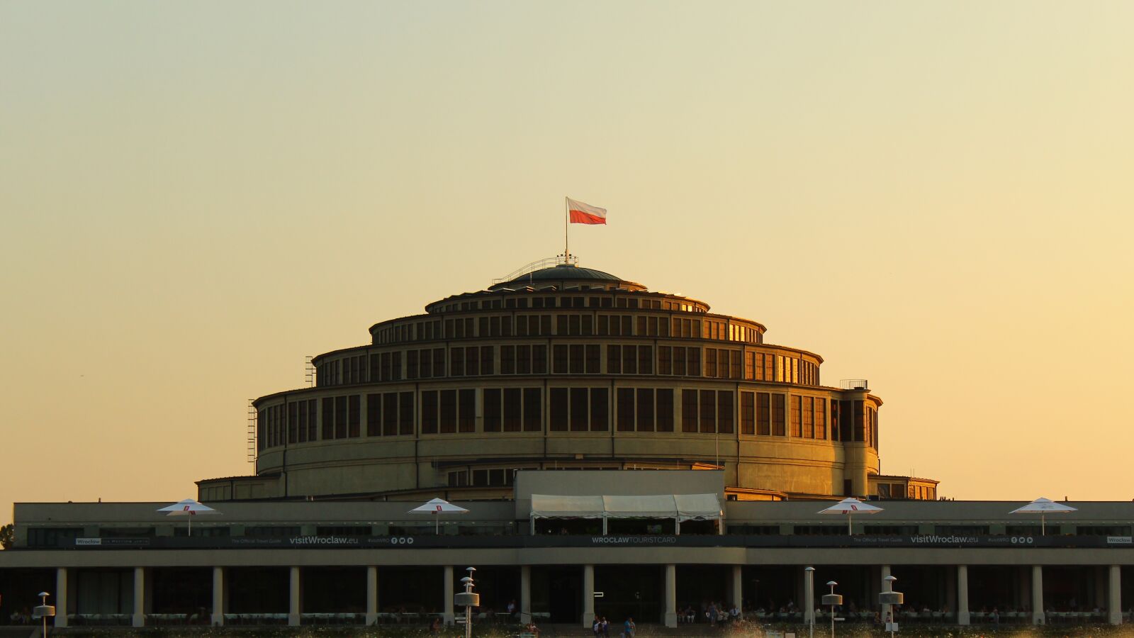Canon EOS 4000D (EOS Rebel T100 / EOS 3000D) sample photo. Poland, centennial hall, architecture photography