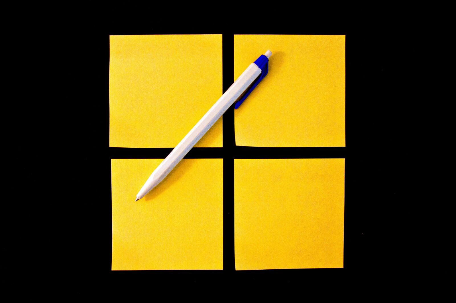 Nikon D90 sample photo. Post it, pen, windows photography