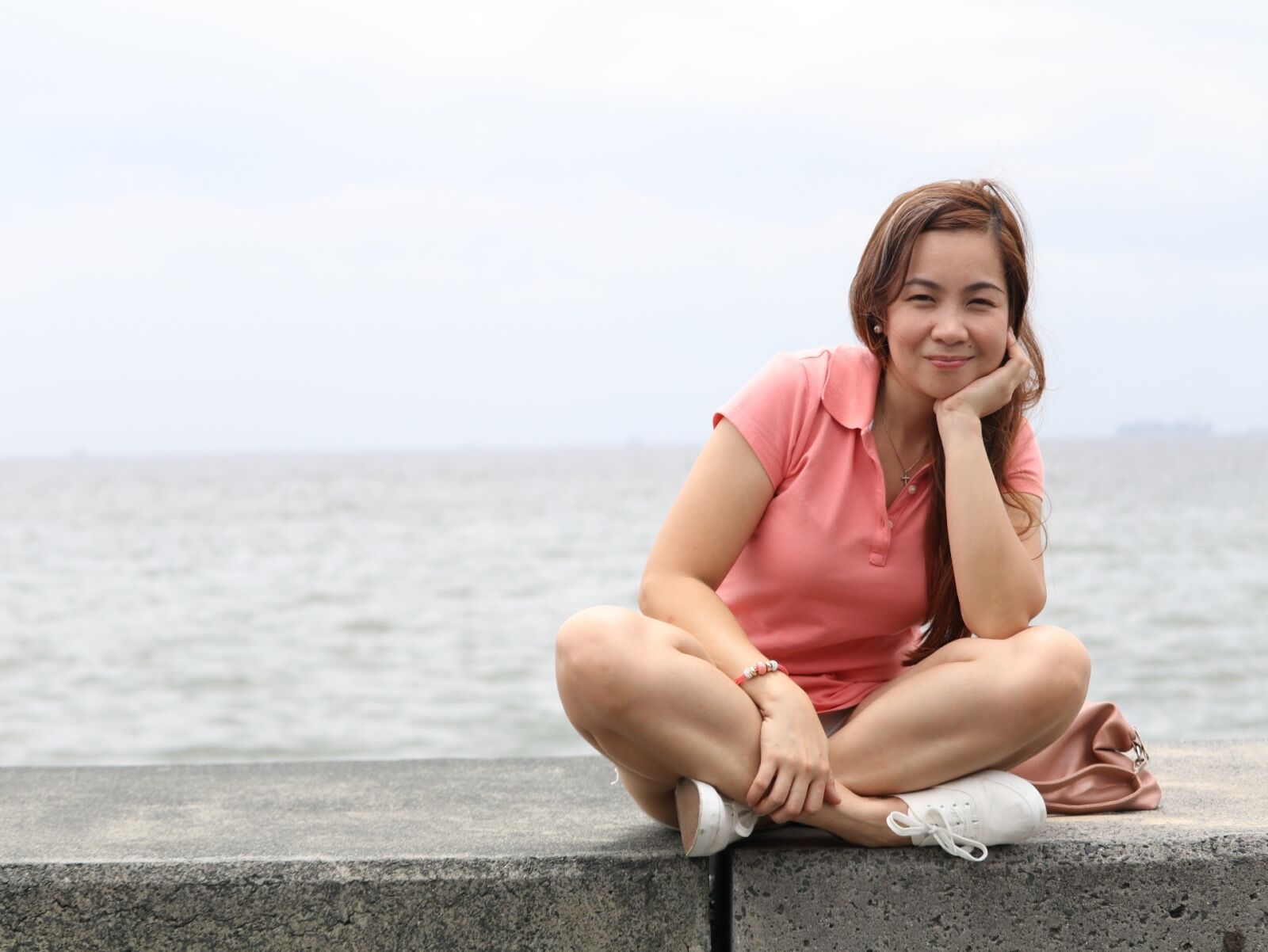 Canon EF-S 55-250mm F4-5.6 IS STM sample photo. Woman, sitting, pier photography