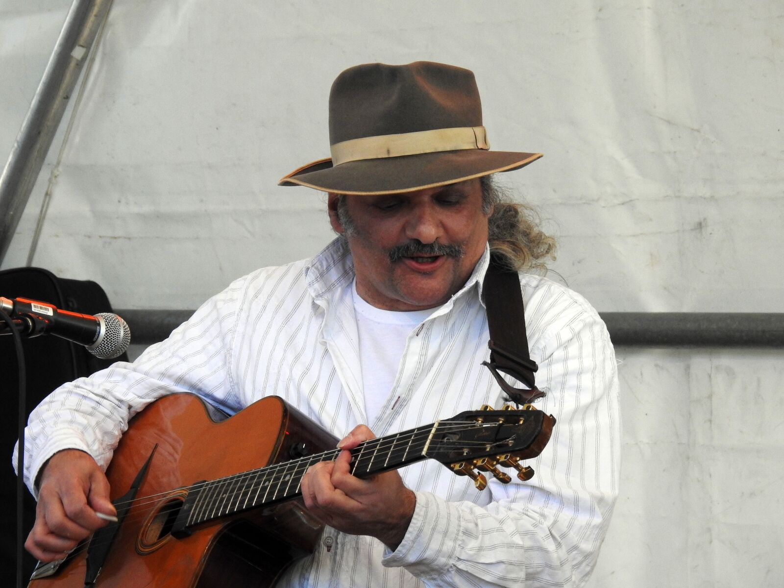 Nikon Coolpix P900 sample photo. Musician, guitar, music photography