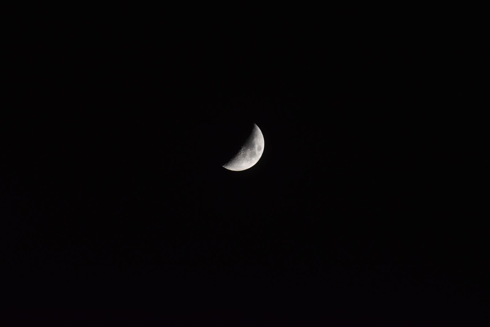 Nikon D5600 sample photo. Moon, half moon, dark photography