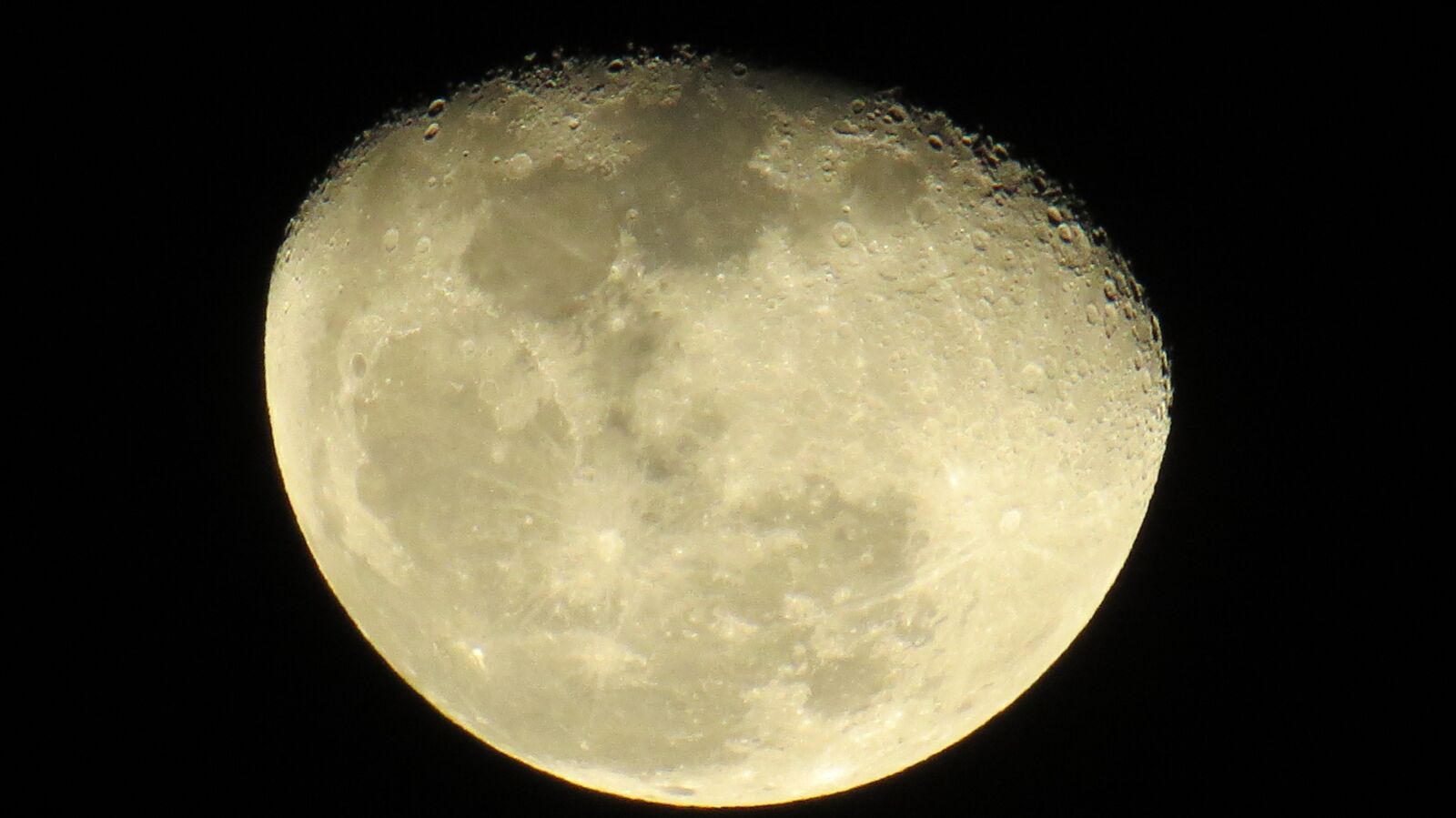 Moons satellite. Вид Луны со спутника.