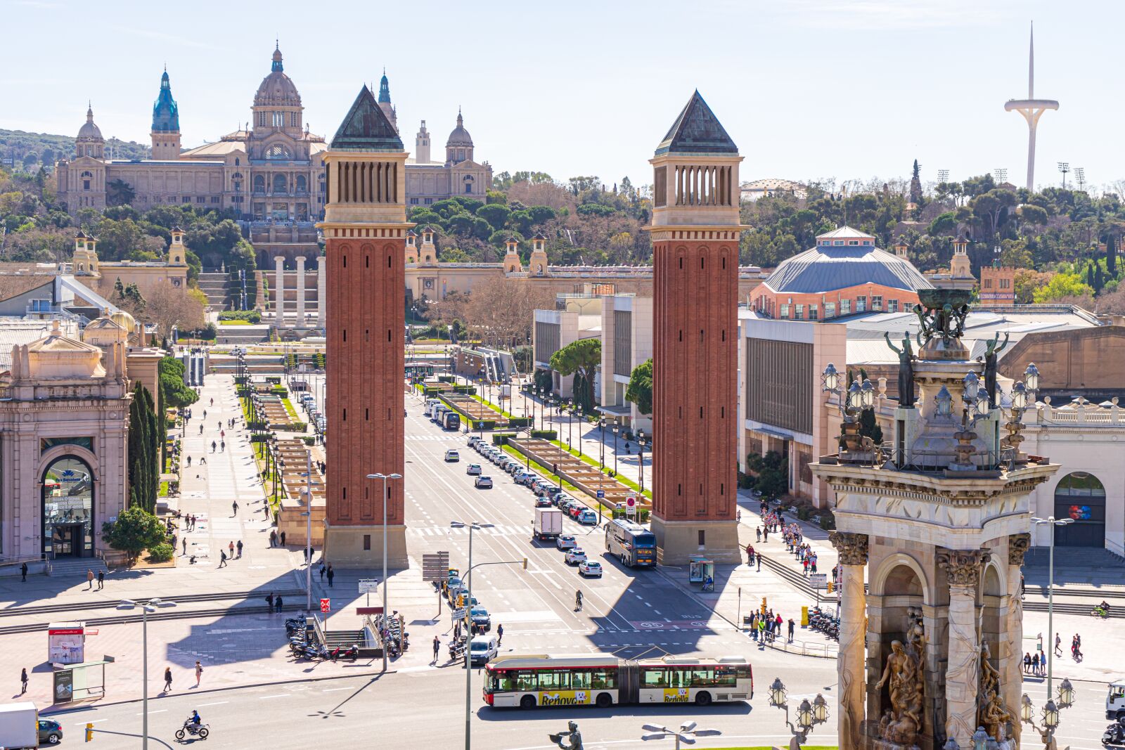 Sony a7 II + Sony FE 28-70mm F3.5-5.6 OSS sample photo. Travel, barcelona, city photography