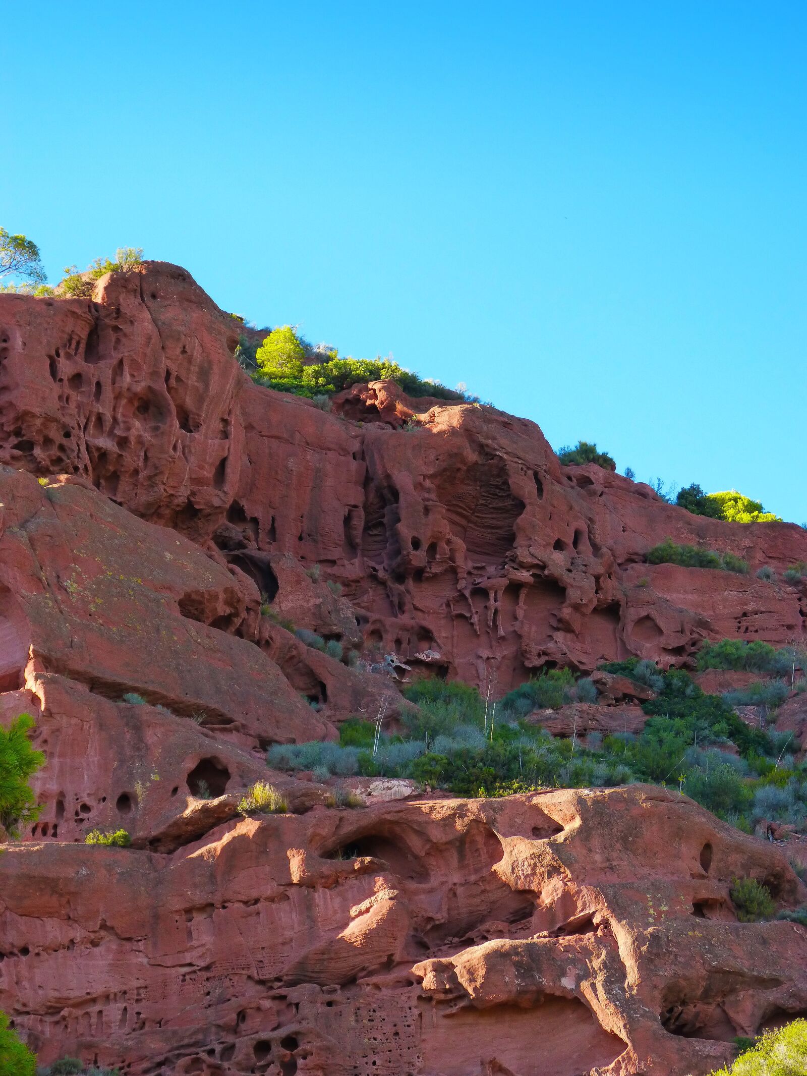Panasonic DMC-FZ62 sample photo. Red rocks, sandstone, priorat photography