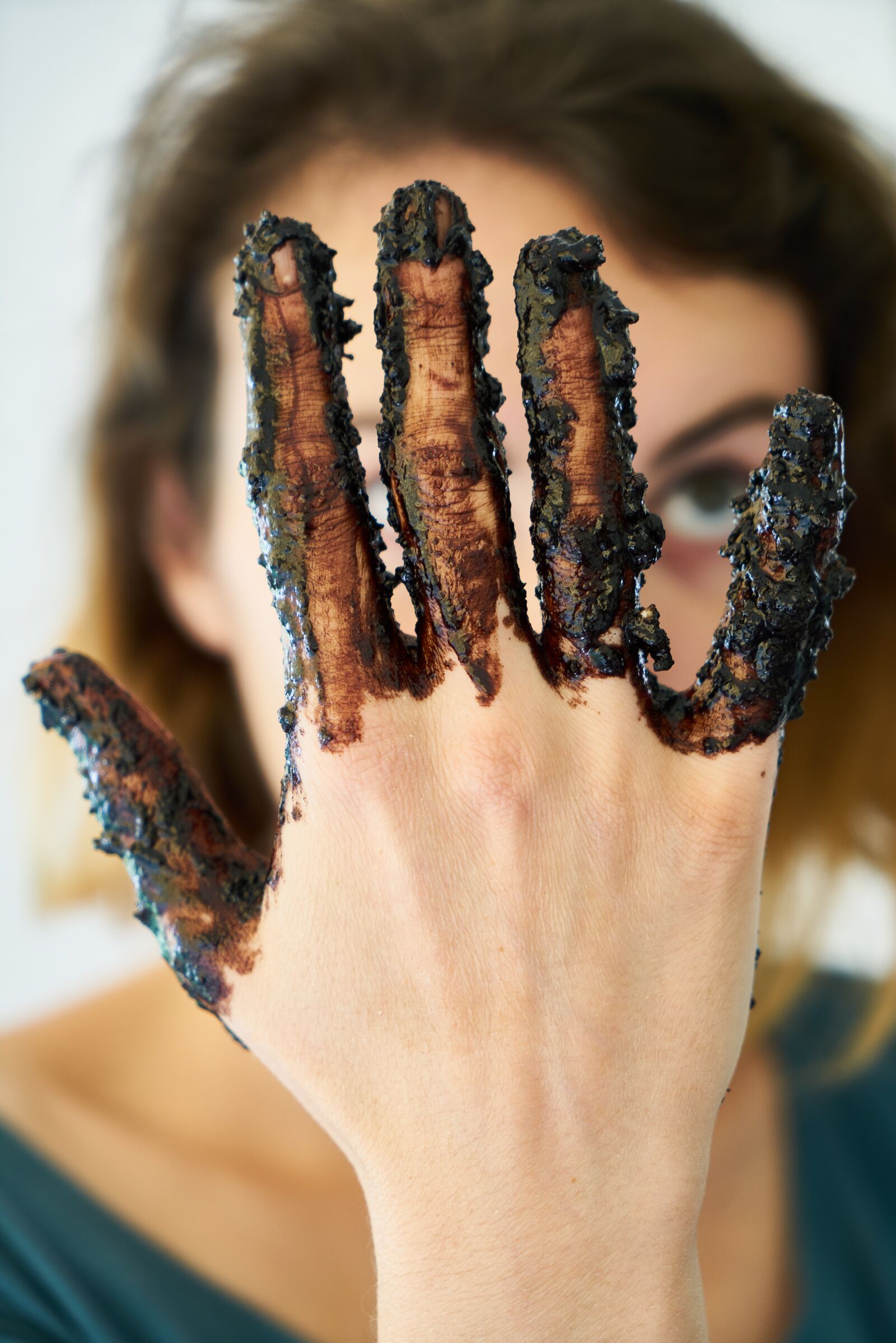 Sony a7R II sample photo. Hands, chocolate, woman photography