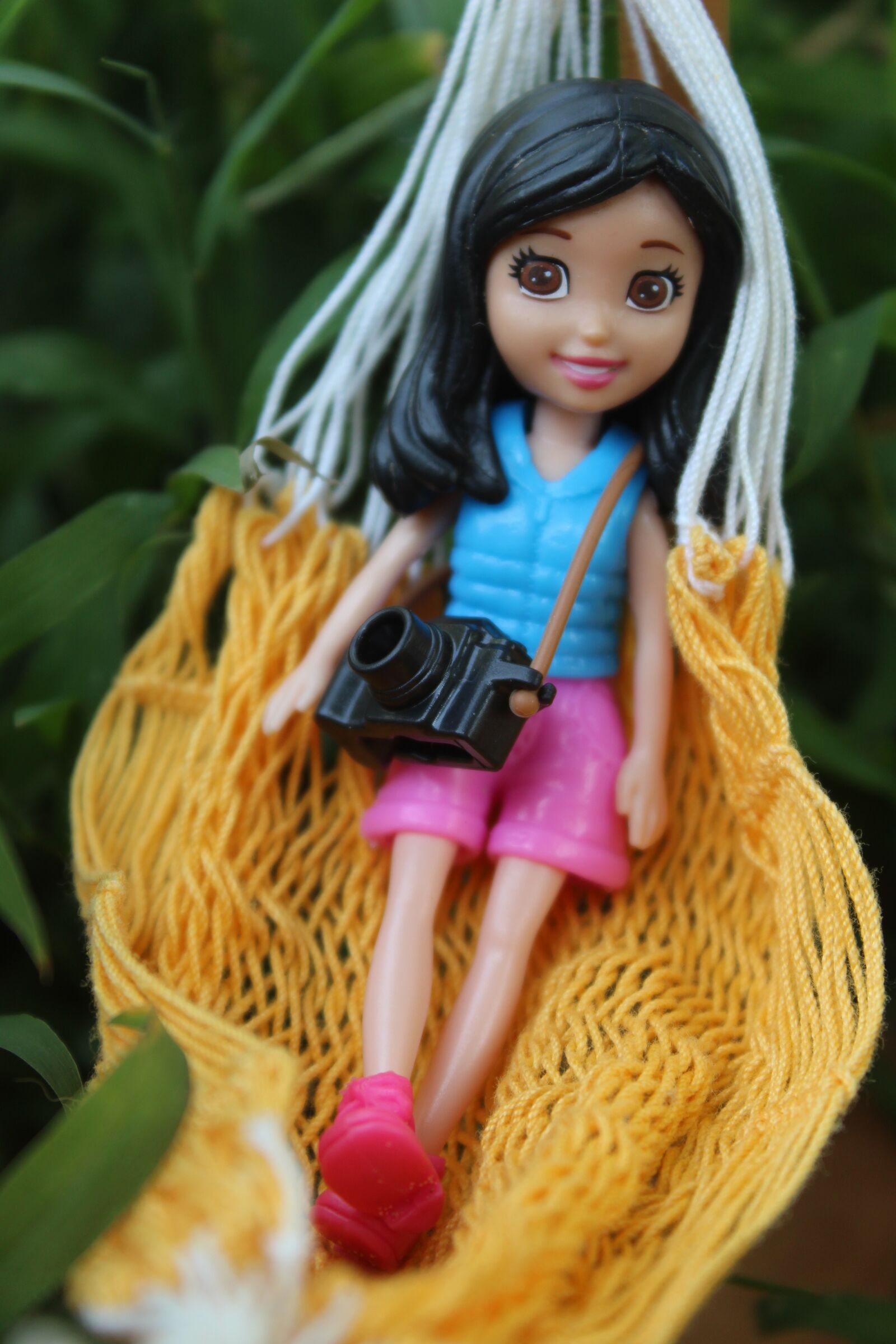 Canon EOS 1300D (EOS Rebel T6 / EOS Kiss X80) sample photo. Wrist, camera, barbie photography