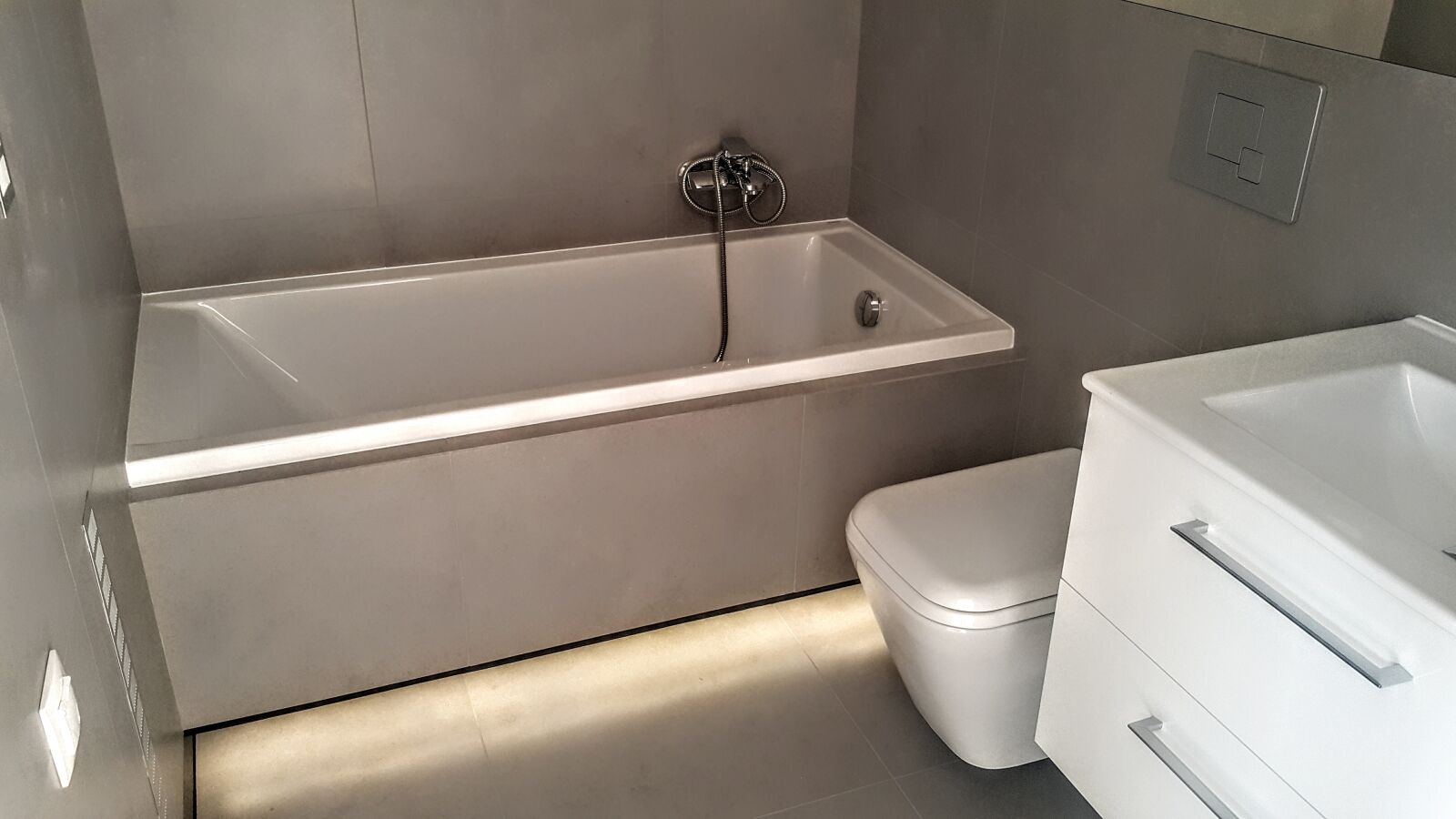 Samsung Galaxy Note4 sample photo. Bathroom, apartment, residential interior photography