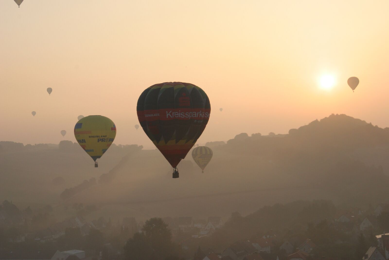 Canon EOS 20D sample photo. Balloon, hot air balloon photography