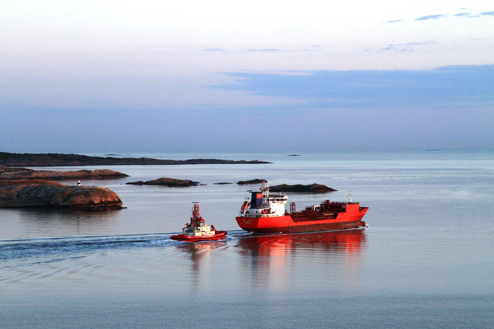 Canon EOS 7D sample photo. Sea, freighter, tug photography