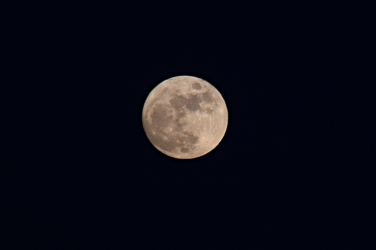 Canon EF 75-300mm F4.0-5.6 IS USM sample photo. Moon, dark, night photography