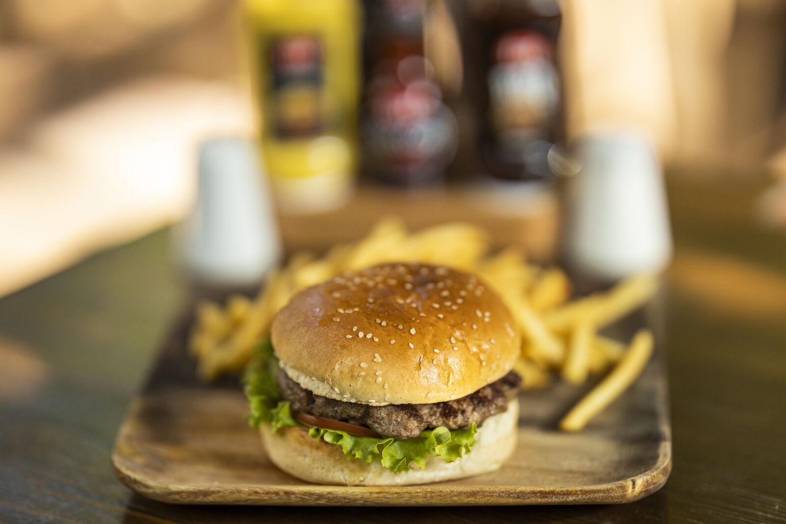 Canon RF 85mm F1.2L USM sample photo. Burger, meat, meatballs photography