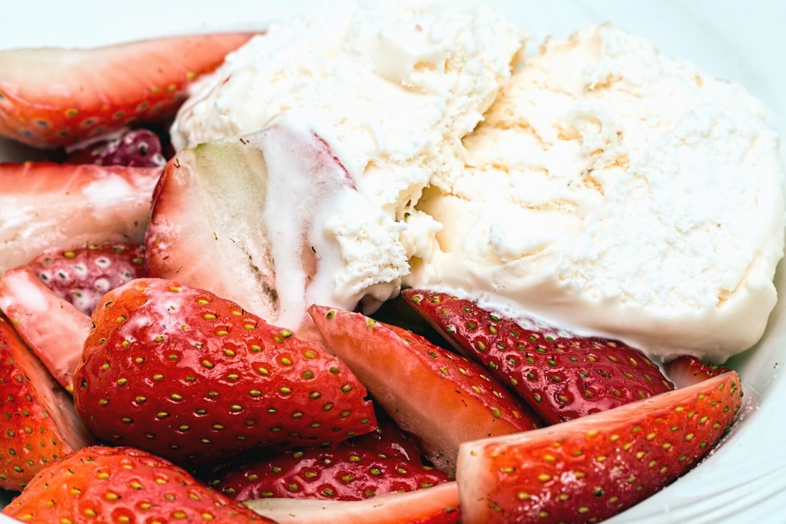 Canon EOS 70D sample photo. Food, fruit, strawberry, cream photography