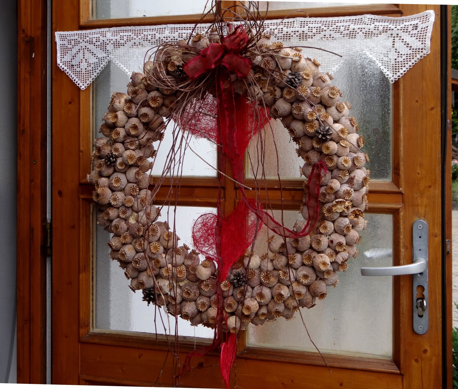 Sony Cyber-shot DSC-HX100V sample photo. Poppy, poppy capsules, wreath photography