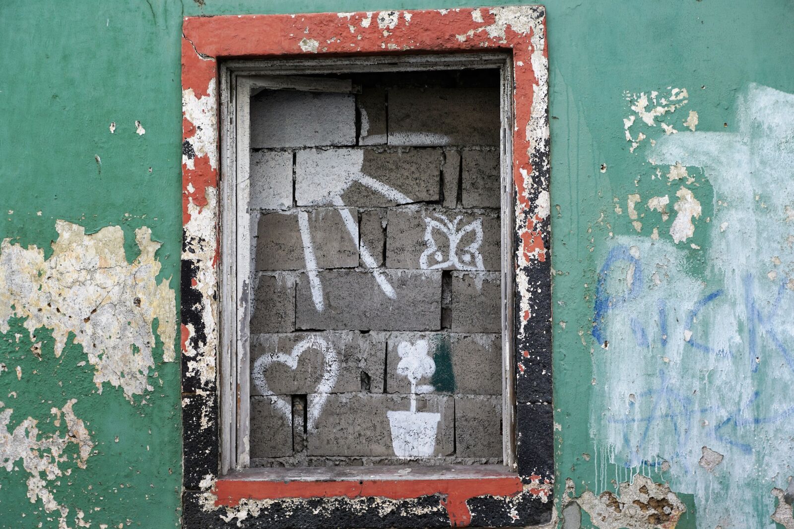 Sony ILCA-77M2 + Sony DT 16-50mm F2.8 SSM sample photo. Graffiti, painting, wall photography