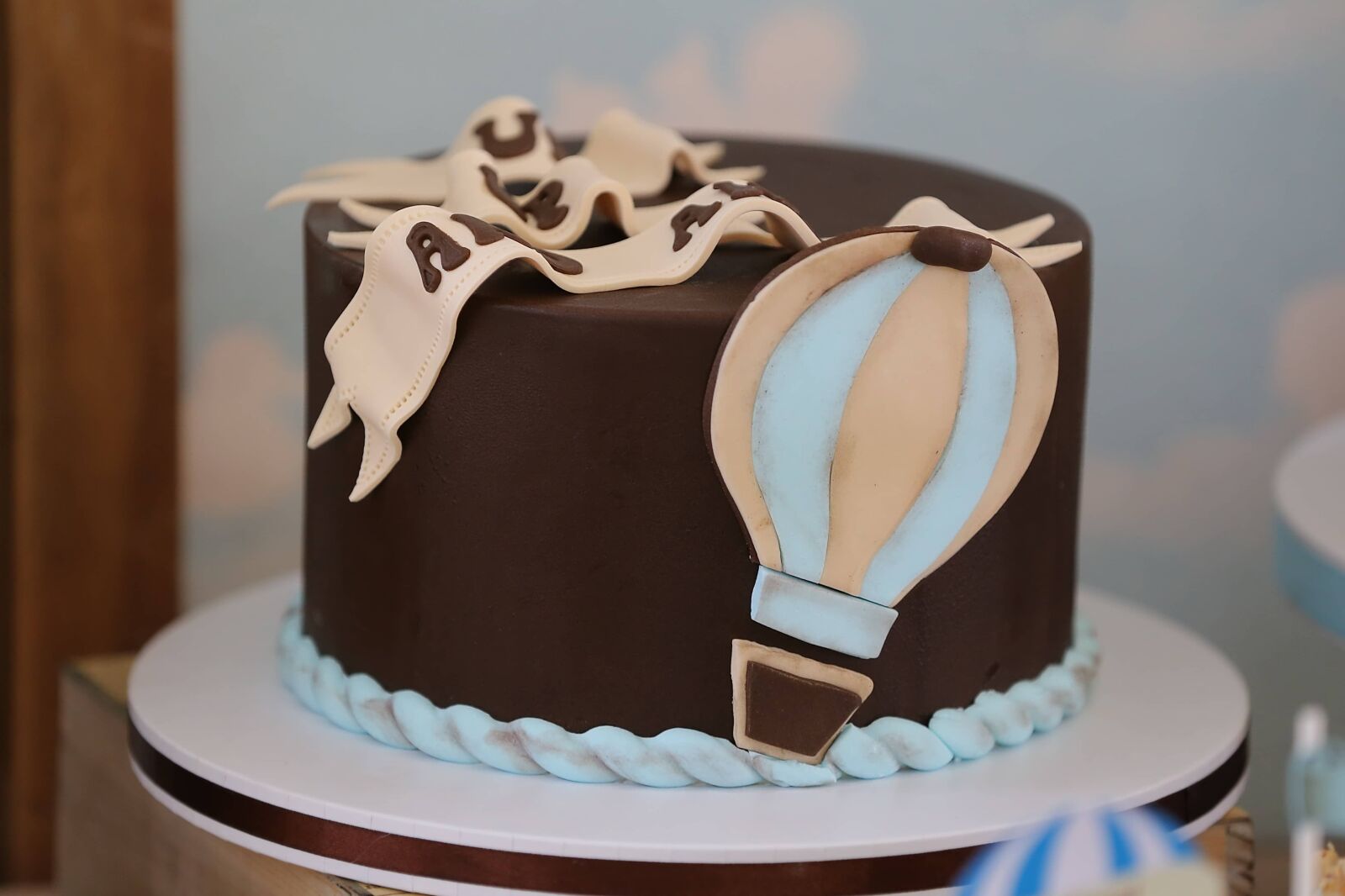 Canon EF 70-200mm F2.8L IS II USM sample photo. Birthday cake, balloon, hot photography