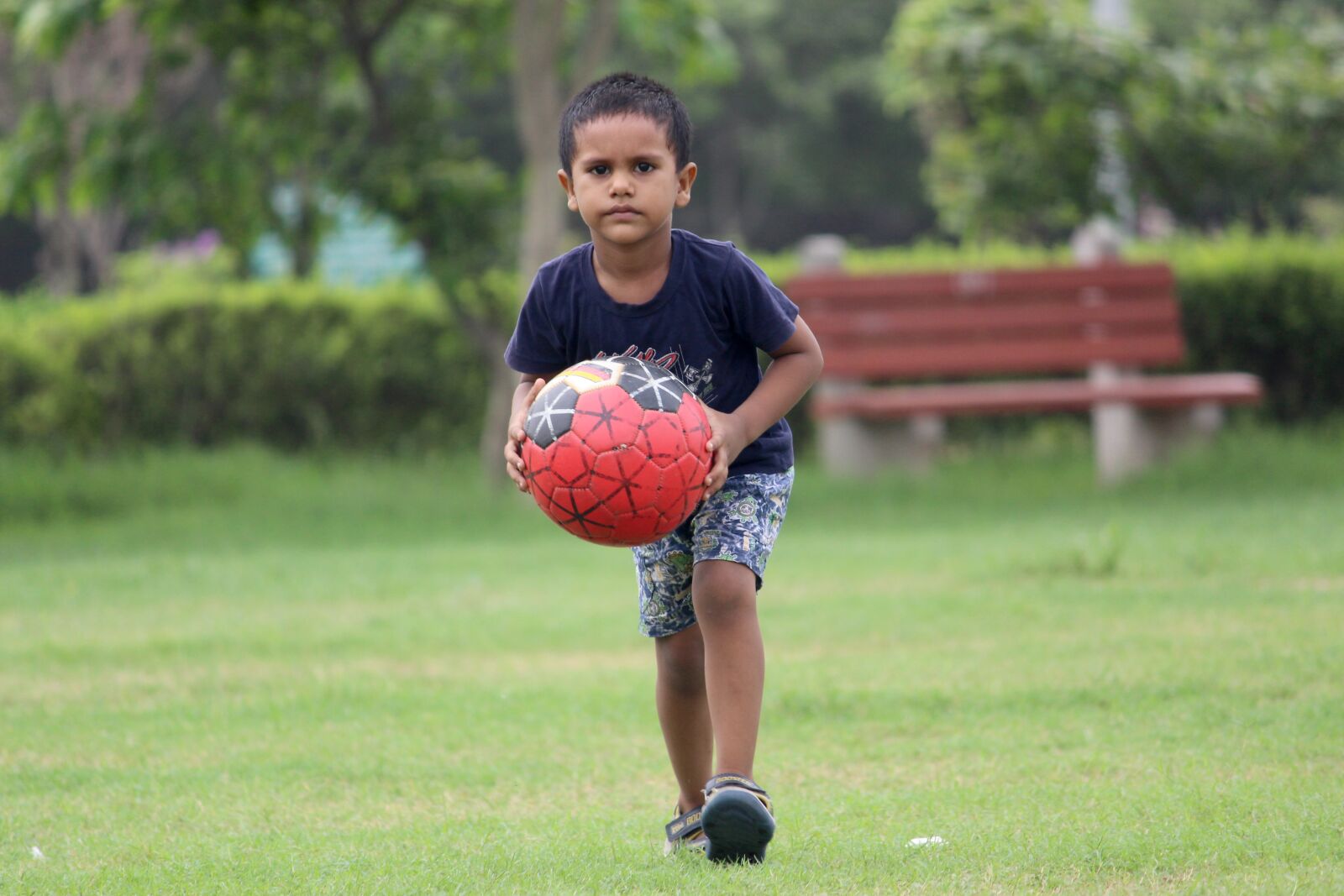 Canon EOS 700D (EOS Rebel T5i / EOS Kiss X7i) sample photo. Football, child, strong photography