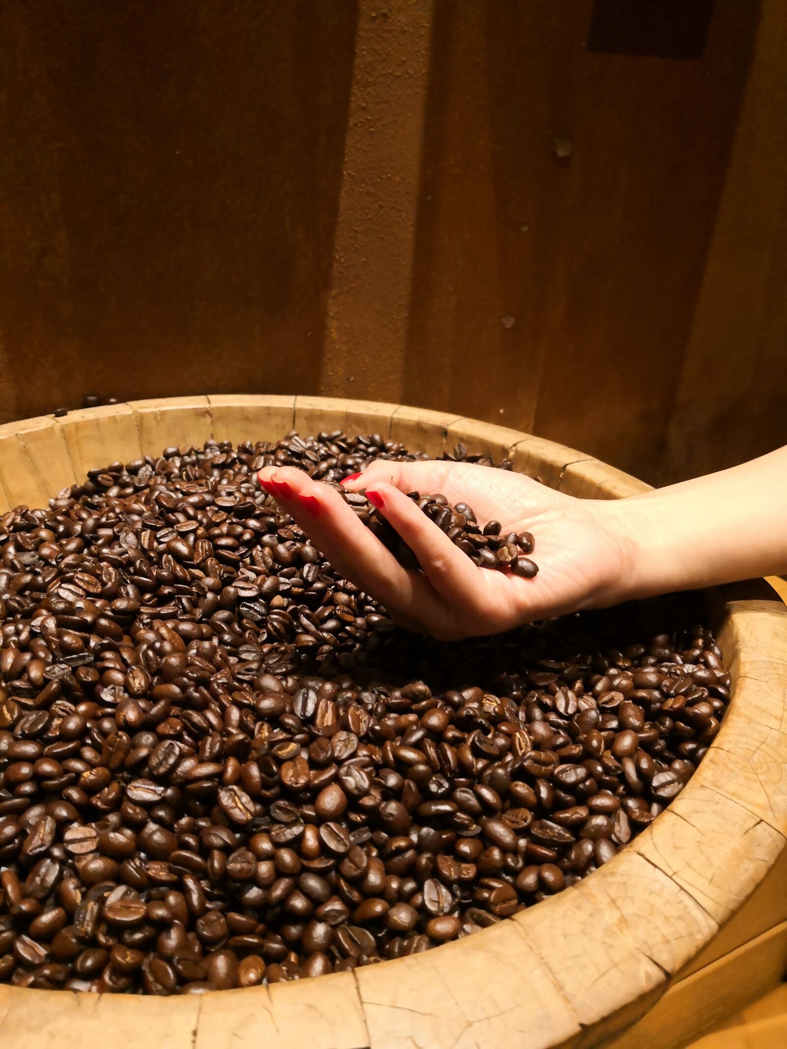 HUAWEI Mate 10 Pro sample photo. Coffee grain, coffee bean photography