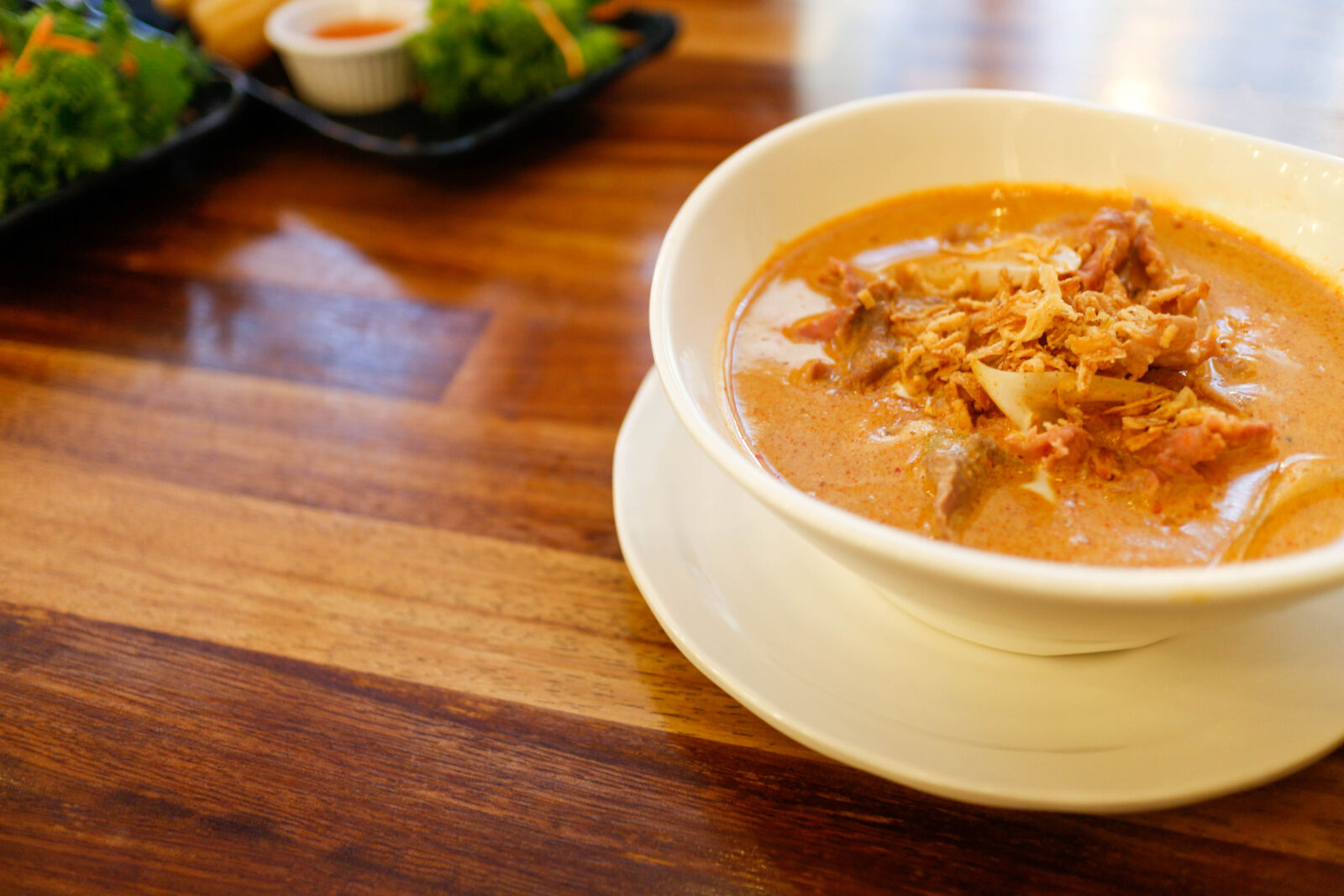 Canon EOS M + Canon EF-M 22mm F2 STM sample photo. Thai, curry, thai, food photography