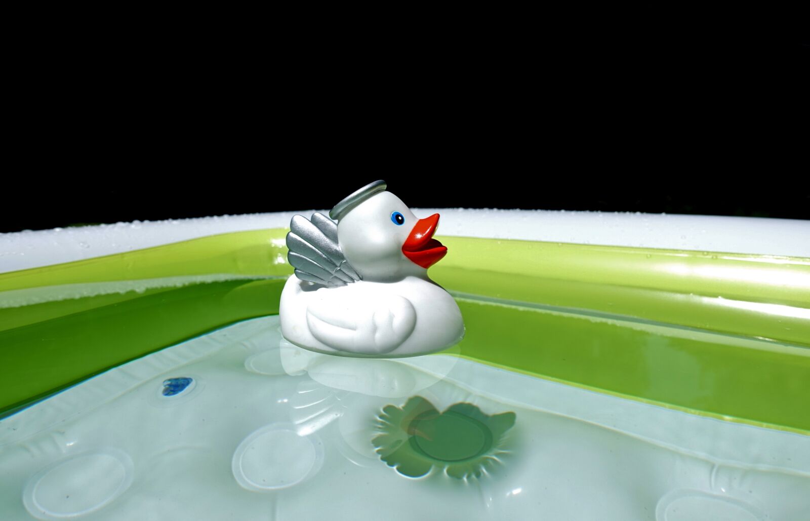 Sony DSC-RX100M5 sample photo. Rubber duck, angel, quietscheente photography