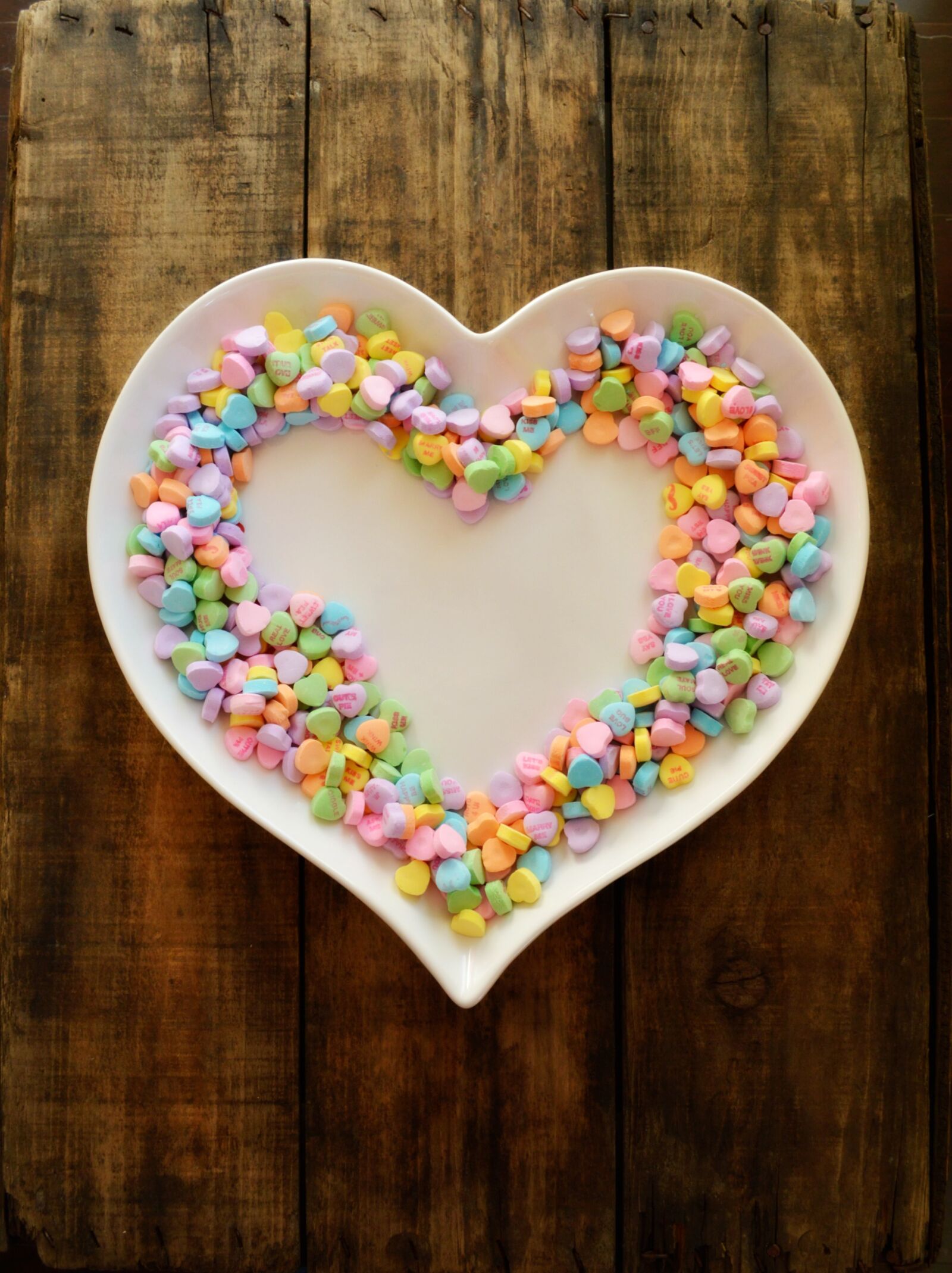 Nikon D3200 sample photo. Conversation hearts, heart, plate photography