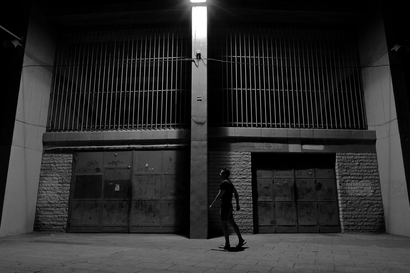 Canon EOS 60D sample photo. People, architecture, shadow photography