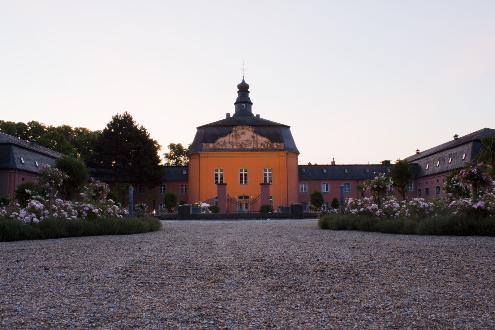 Canon EOS 1300D (EOS Rebel T6 / EOS Kiss X80) sample photo. Mönchengladbach, castle, schlossgarten photography